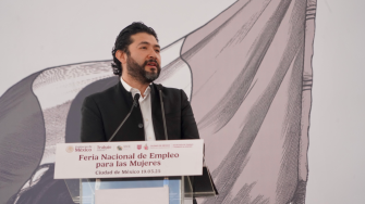 El titular de la política laboral de México dijo que la gradualidad permitirá crear el camino para llegar a la meta: el bienestar de los trabajadores mexicanos.
Para más información del tema, visita: https://www.eleconomista.com.mx/capital-humano/marath-bolanos-jornada-40-horas-cambio-profundo-requiere-20250627-765635.html
¡Síguenos en nuestras redes sociales para mantenerte informado!
Twitter: https://twitter.com/eleconomista
Facebook: https://www.facebook.com/ElEconomista.mx
Instagram: https://www.instagram.com/eleconomistamx
LinkedIn: https://www.linkedin.com/company/el-economista/
#ElEconomista #EETV