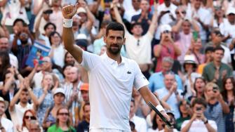 Djokovic continuó su apuesta por un octavo trofeo de Wimbledon y su título número 25º de Grand Slam, al vencer al italiano Flavio Cobolli 6-7(6), 6-2, 7-5 y 6-4.