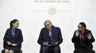 La presidenta de México aseguró que su gobierno no encubre a nadie, pero subrayó que deben existir pruebas para vincular al senador con el exsecretario de Seguridad de Tabasco, señalado como líder criminal.

Para más información del tema, visita: https://www.eleconomista.com.mx/politica/sheinbaum-pide-fgr-esclarecer-adan-augusto-tuvo-vinculo-caso-barredora-20250717-768621.html

¡Síguenos en nuestras redes sociales para mantenerte informado!

Twitter: https://twitter.com/eleconomista 
Facebook: https://www.facebook.com/ElEconomista.mx
Instagram: https://www.instagram.com/eleconomistamx
LinkedIn: https://www.linkedin.com/company/el-economista/

#ElEconomista #EETV