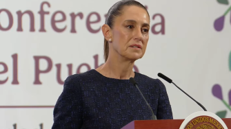 La presidenta Claudia Sheinbaum manifestó este viernes su desacuerdo con que Uber traslade los costos de incorporar a sus choferes y repartidores al IMSS al usuario final.

Para más información del tema, visita: https://www.eleconomista.com.mx/politica/sheinbaum-rechaza-uber-traslade-costos-reforma-laboral-apps-usuario-final-20250718-768778.html 

¡Síguenos en nuestras redes sociales para mantenerte informado!

Twitter: https://twitter.com/eleconomista 
Facebook: https://www.facebook.com/ElEconomista.mx
Instagram: https://www.instagram.com/eleconomistamx
LinkedIn: https://www.linkedin.com/company/el-economista/

#ElEconomista #EETV