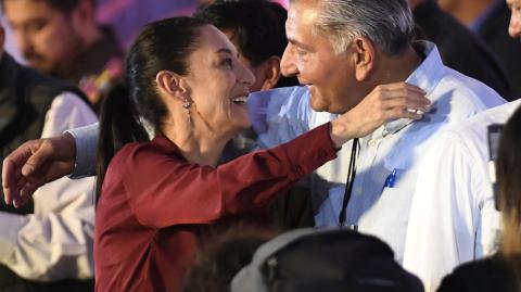 La presidenta de México aseguró que el exgobernador de Tabasco debe explicar su relación con el exsecretario de Seguridad, señalado por vínculos con el crimen organizado. Reiteró que no se protegerá a nadie en las investigaciones